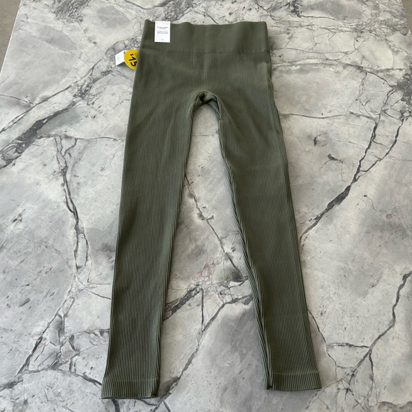 3 Set Ribbed Leggings ๐ค๐๐ - Picture 5 of 6